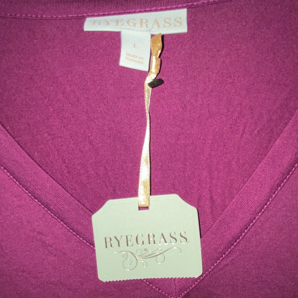 Women's Ryegrass Purple Wine Long Sleeve Ruched Shoulder V-Neck Top Size L NWT - Picture 4 of 4